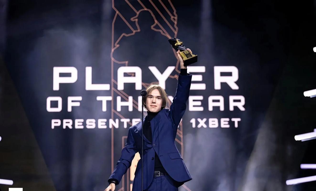 BLG公布胜者组决赛对阵TES赛前海报：激光将TES粉碎☢